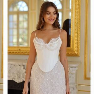 Chic White Lace Bustier Chemise